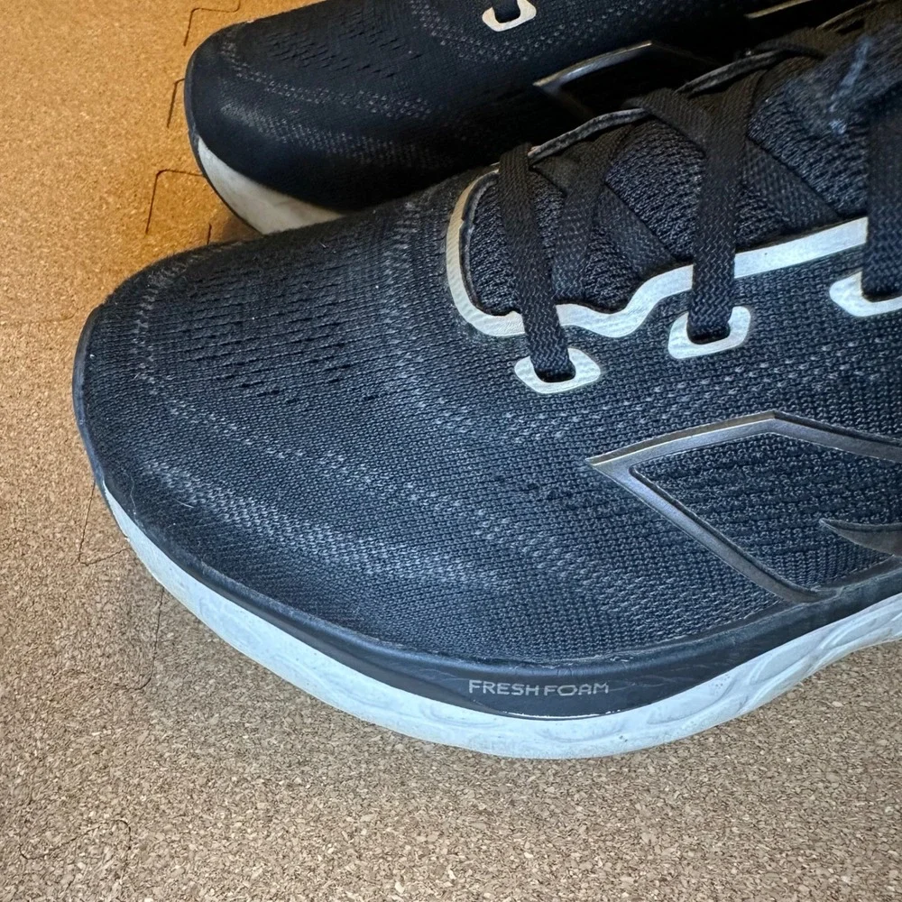 New Balance Fresh Foam 680v8 Womens Running Shoes Black White W680LK8 Size 8D